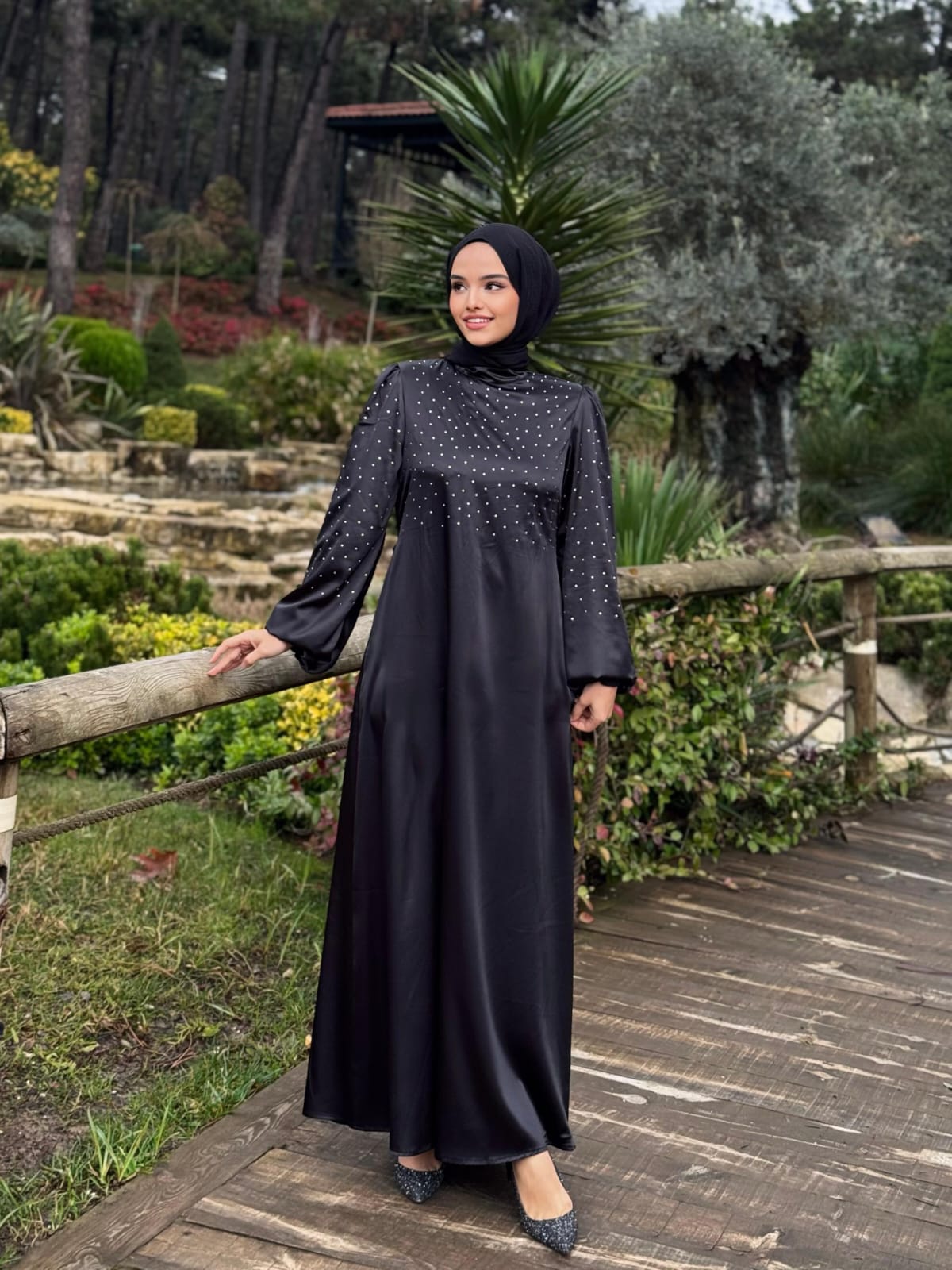 Taş Detaylı Balon Kol Saten Elbise