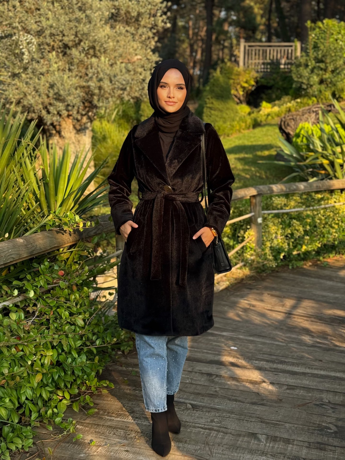 Gold Düğmeli Kürklü Kaban